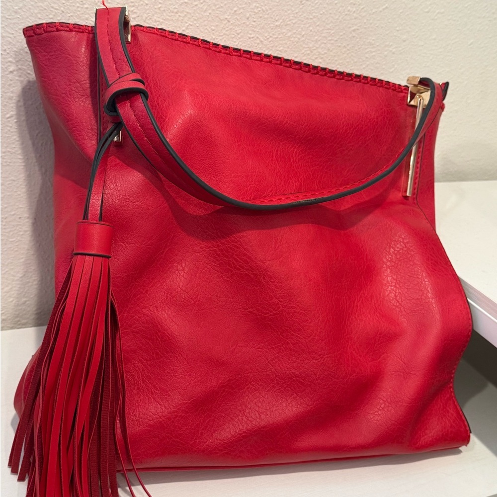 Elegant Red Leather Tote Bag - Picture 4 of 4